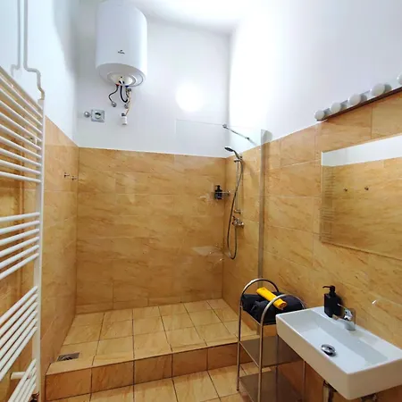 Διαμέρισμα Cityvibes Studio For 4 *